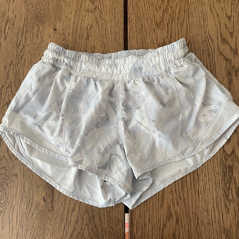Lululemon Hotty Hot Shorts Low-Rise Lined Shorts 2.5”
